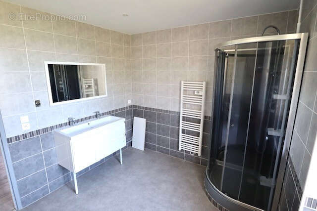 Appartement à SANCERGUES