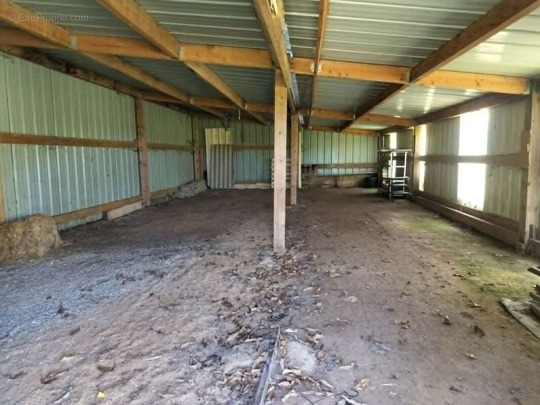 Propriété néo-bretonne avec véranda, hangar et fort potentiel idéalement situé - photo 12