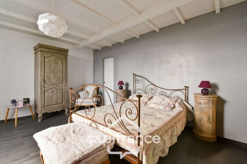 Maison à vendre 10 pièces BIGNAY (17), proche ST JEAN D'ANGELY et ses commerces, avec jardin, piscine et garage - photo 24