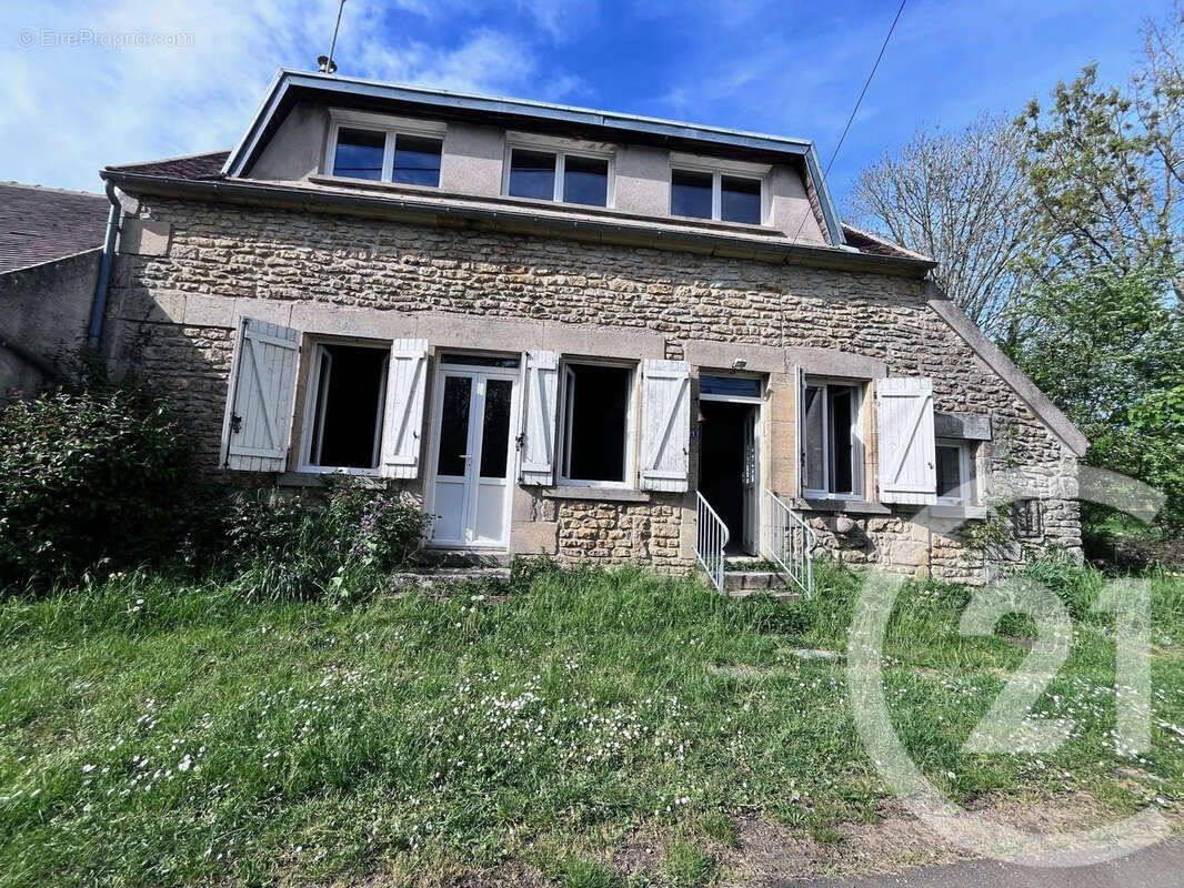 Maison à CHAMPLEMY