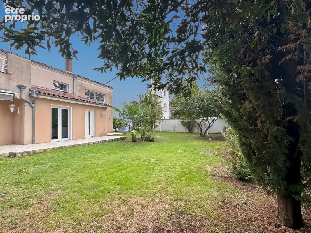 Clos chassaing /magnifique maison de ville / 5 chambres/ 3 sdb / jardin plat + terrasses/ garage et grand stationnement - photo 29