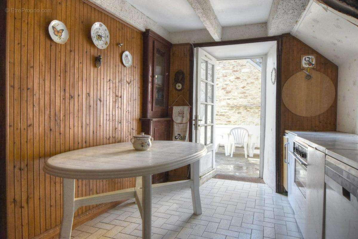 Immeuble d'habitation  et commerce de 177 m2 en centre ville - photo 14