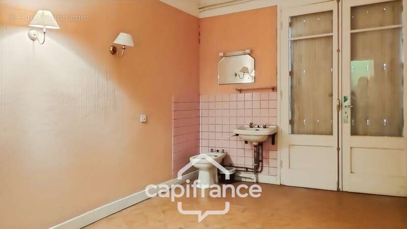 Commerce à SAUVETERRE-LA-LEMANCE