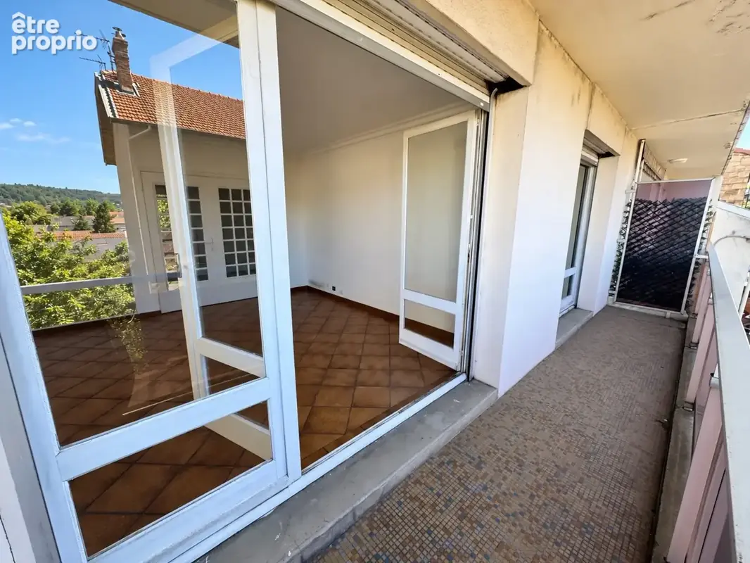 FIRMINY – Appartement T4 de 95,44 m² avec garage, cave et trois balcons - photo 2