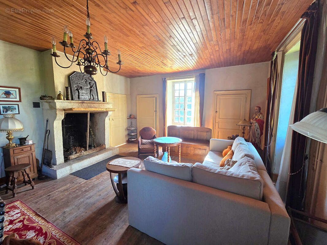 Maison à POINSON-LES-GRANCEY