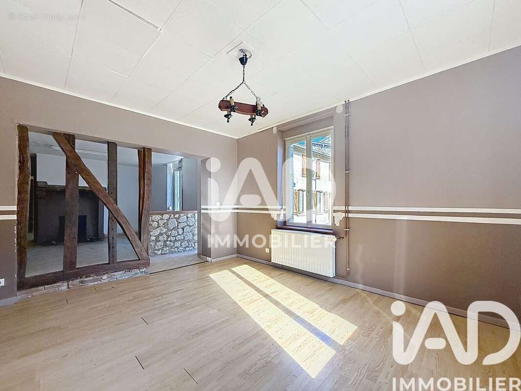 Maison 119 m² à La Neuville-Au-Pont  - photo 4
