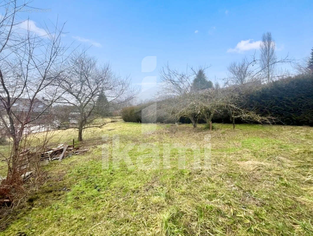 Terrain à GROISY
