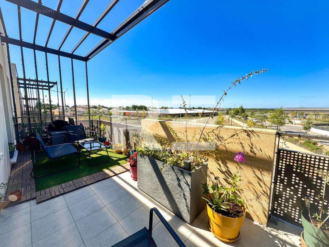 Appartement à GARONS