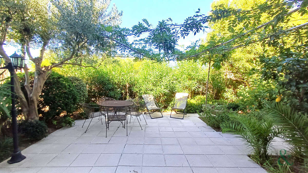 Appartement à BORMES-LES-MIMOSAS