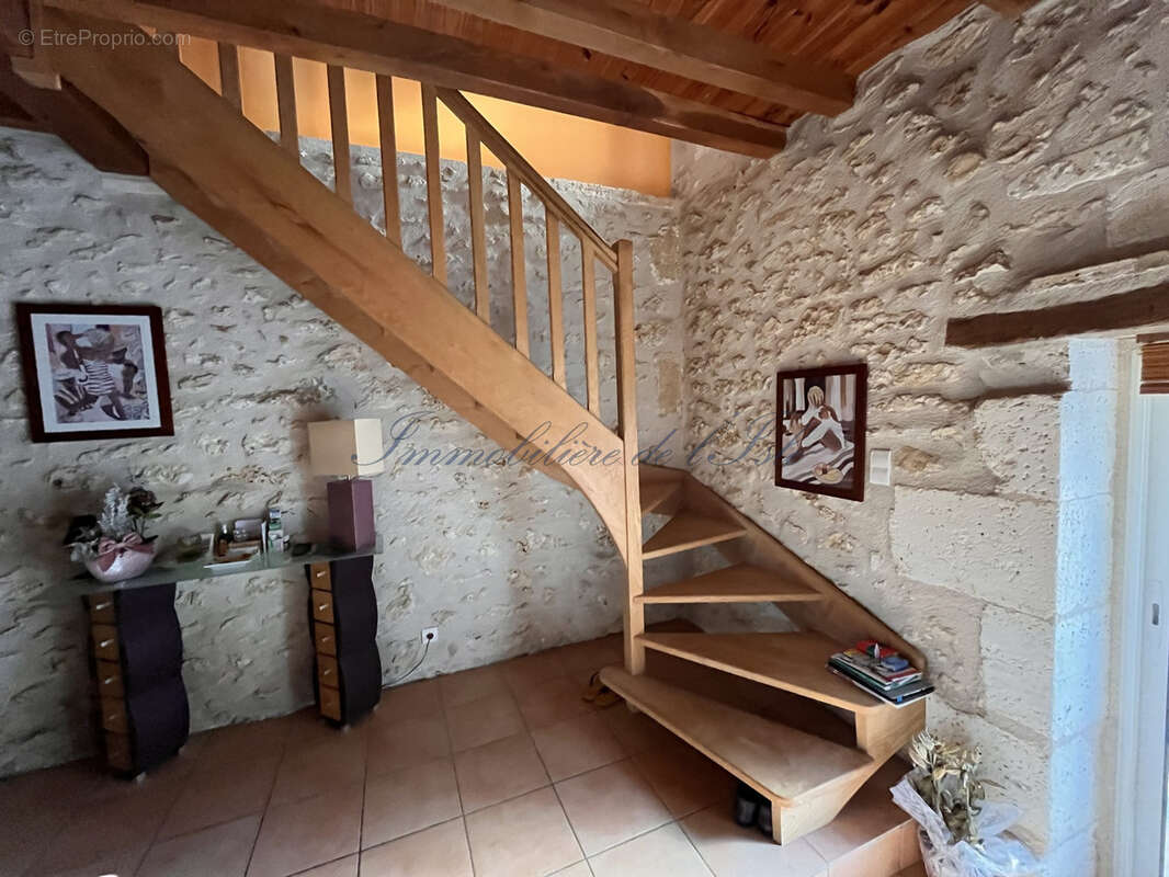 Maison à LEGUILLAC-DE-CERCLES