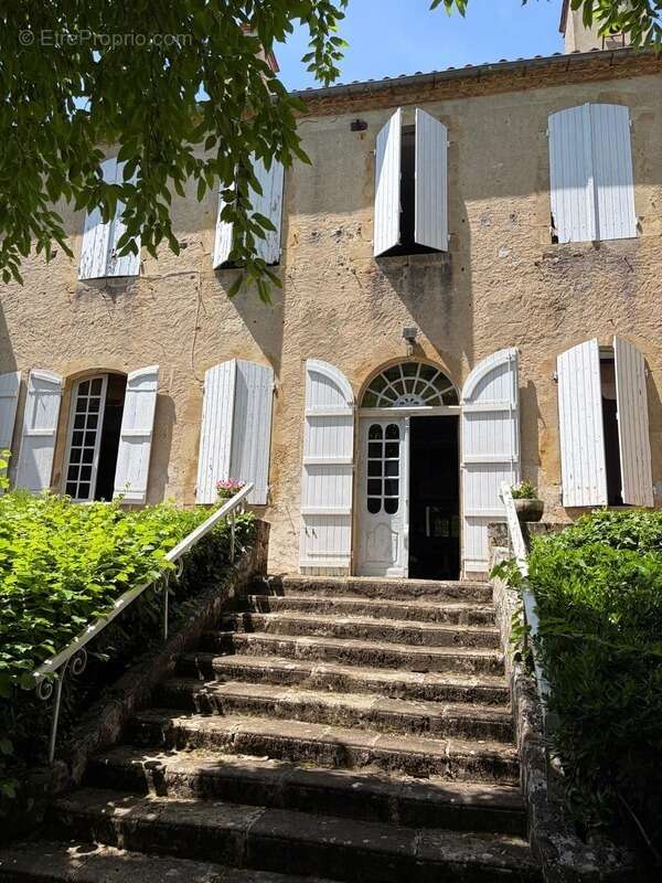 Gers(32), TRES BEAU CHATEAU DE FAMILLE 45HA avec dependances, un peu caché, en position dominante, une belle histoire - photo 57