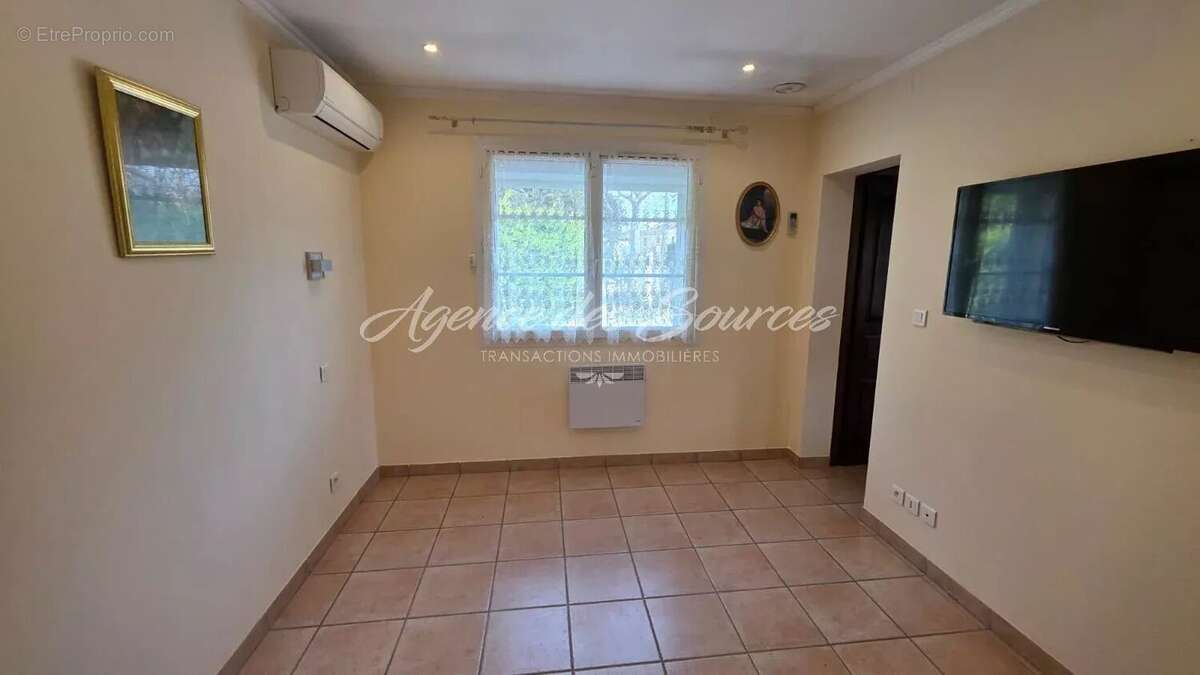 Maison à TAVERNES