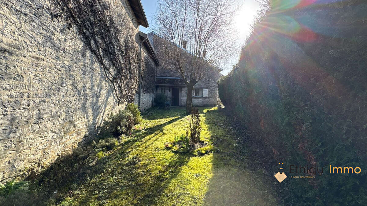 Maison à LIGNOL-LE-CHATEAU