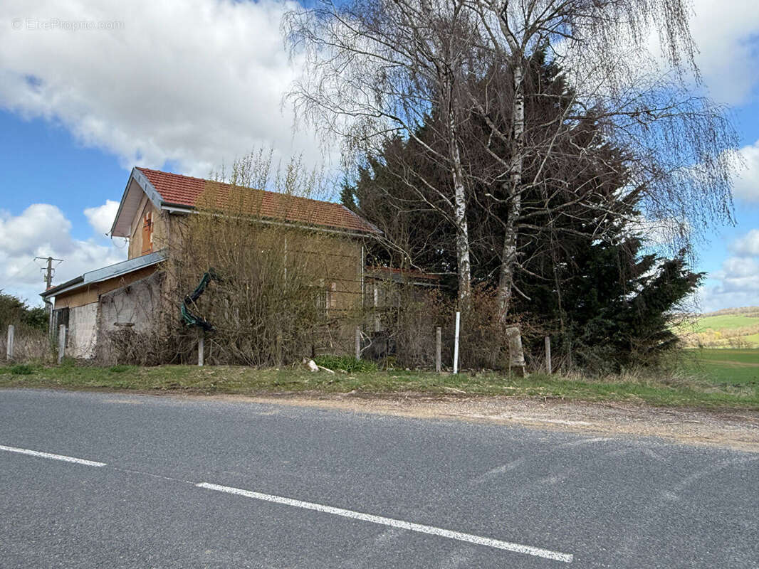 Maison à FAVIERES