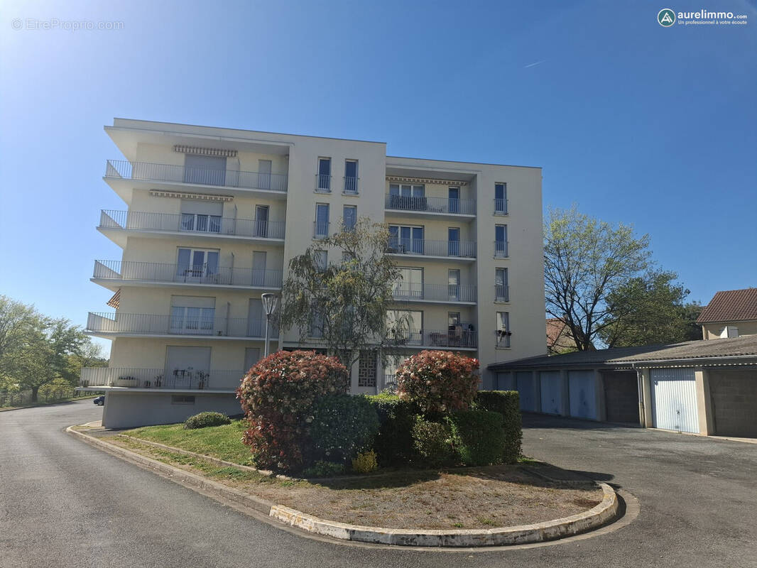 façade avant - Appartement à MONTLUCON
