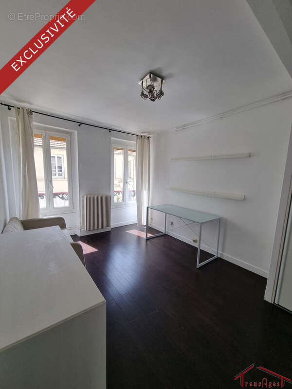 SALON - Appartement à PARIS-18E