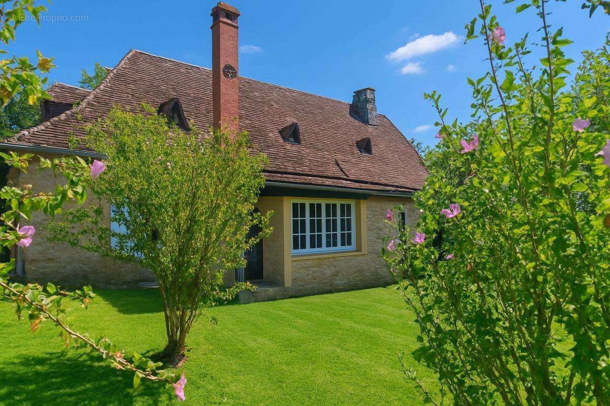 Maison à CENAC-ET-SAINT-JULIEN