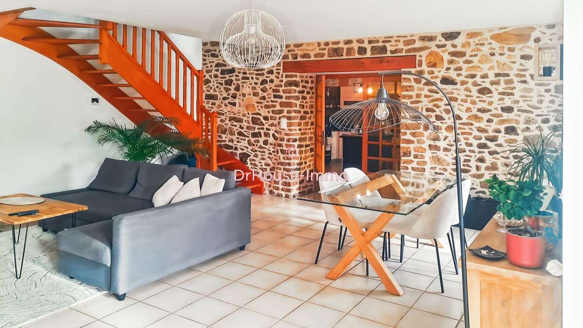 Maison à SAINT-REMY-DU-PLAIN
