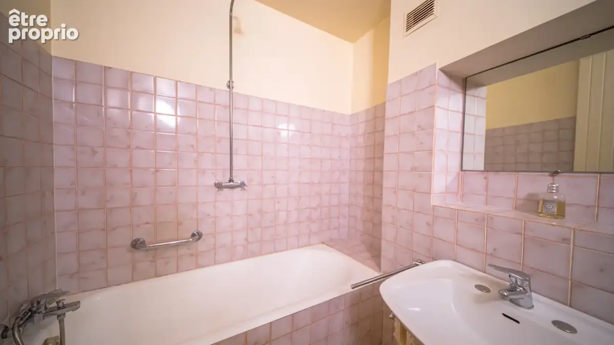 Lançon-de-Provence – Maison de charme T5 de 150 m² avec patio, terrasse panoramique, studio et garage - photo 14