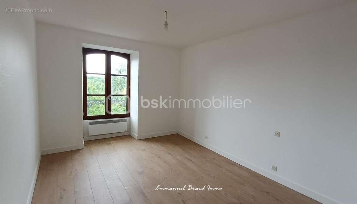 À vendre – immeuble de 4 logements au cœur de la cité médiévale de lusignan - photo 5