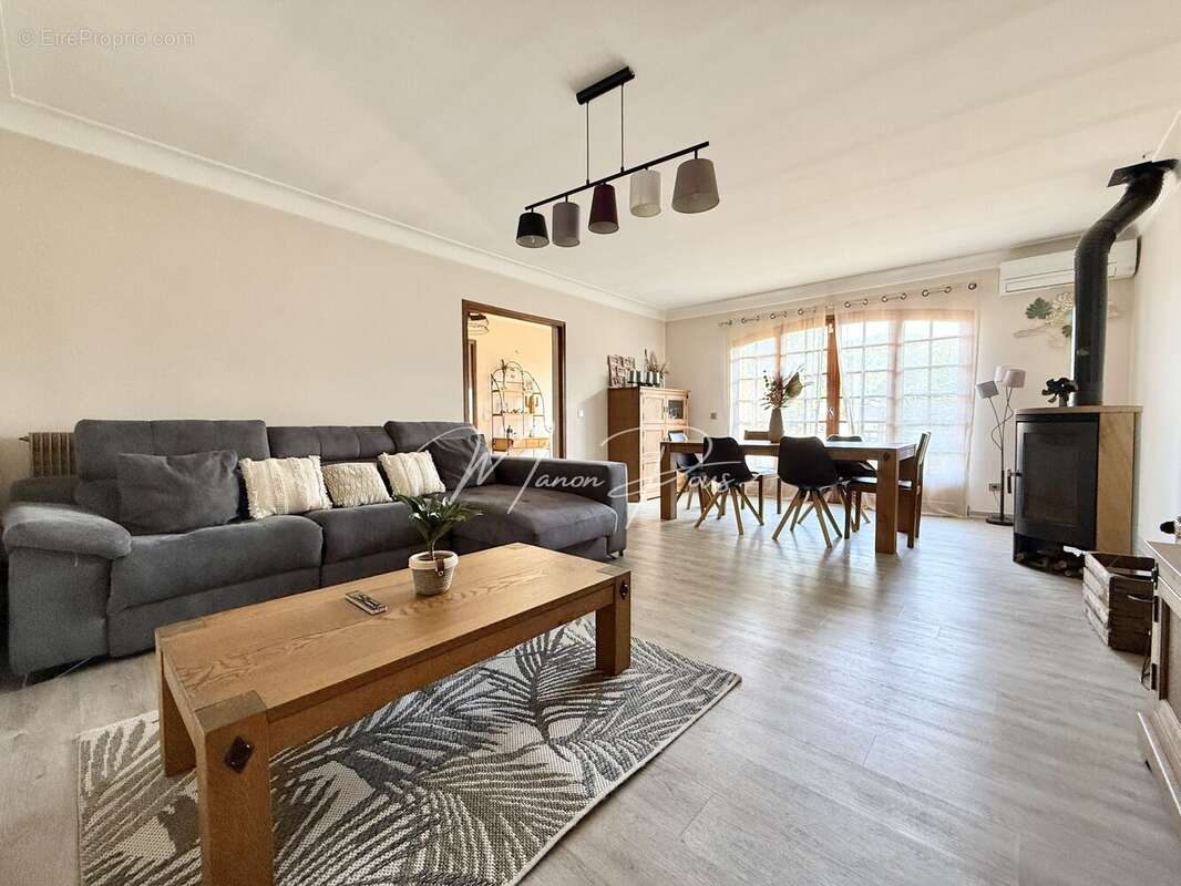 Maison 140 m² à Saint-Esteve  - photo 24