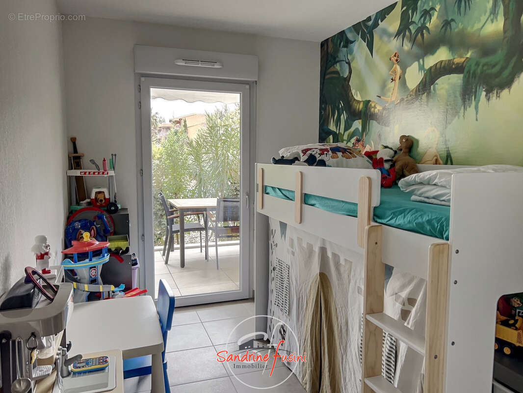 Appartement à CARROS