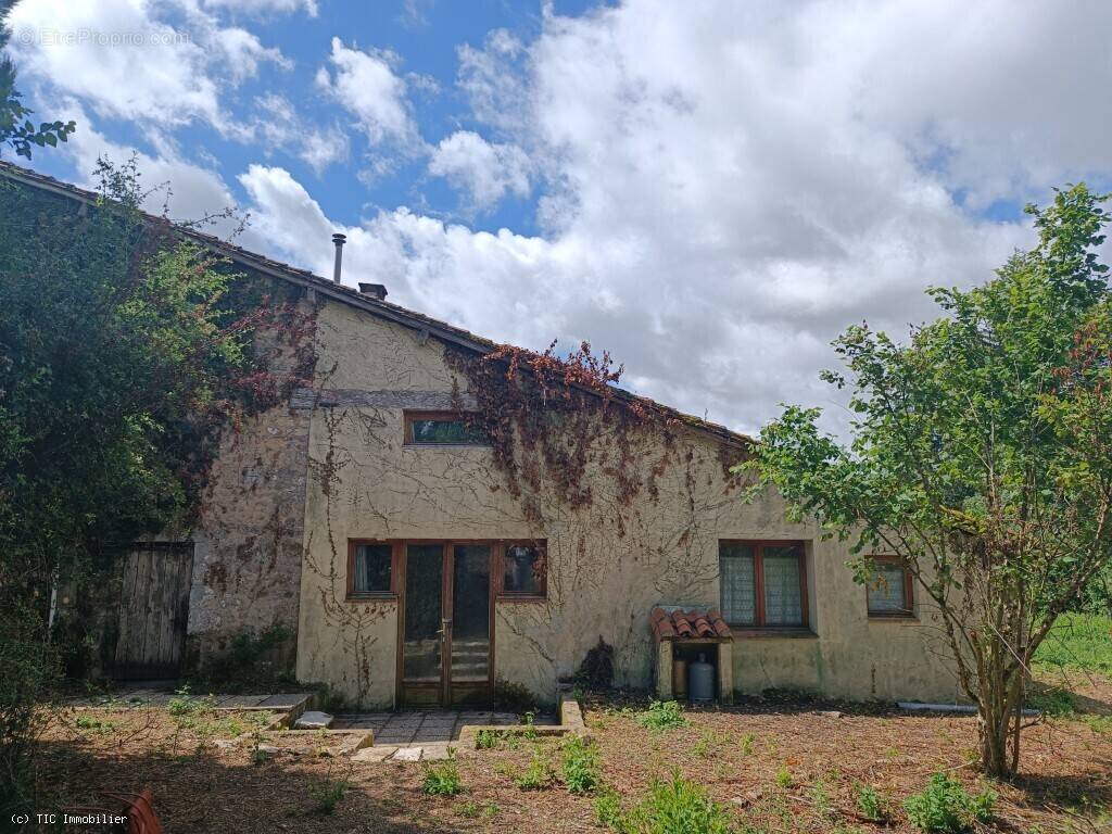 Maison à NANTEUIL-EN-VALLEE