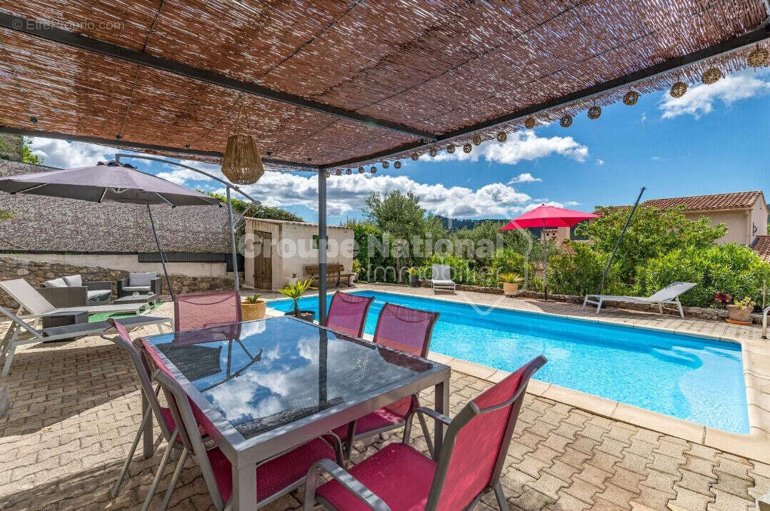 Maison à BAGNOLS-EN-FORET