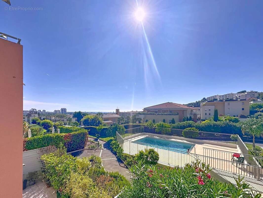 Appartement à SAINT-LAURENT-DU-VAR