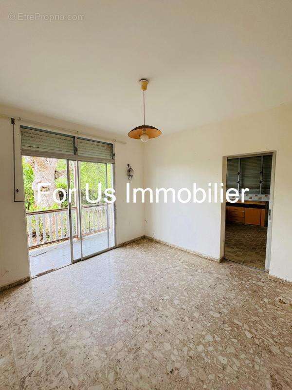 Maison à LES ABYMES