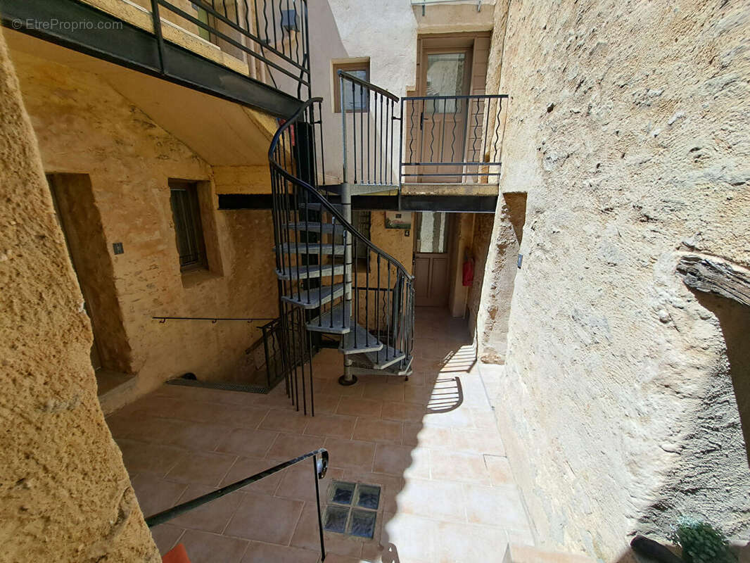 Malaucène centre , studio meublé, idéal pied-à-terre ou investissement locatif - photo 4