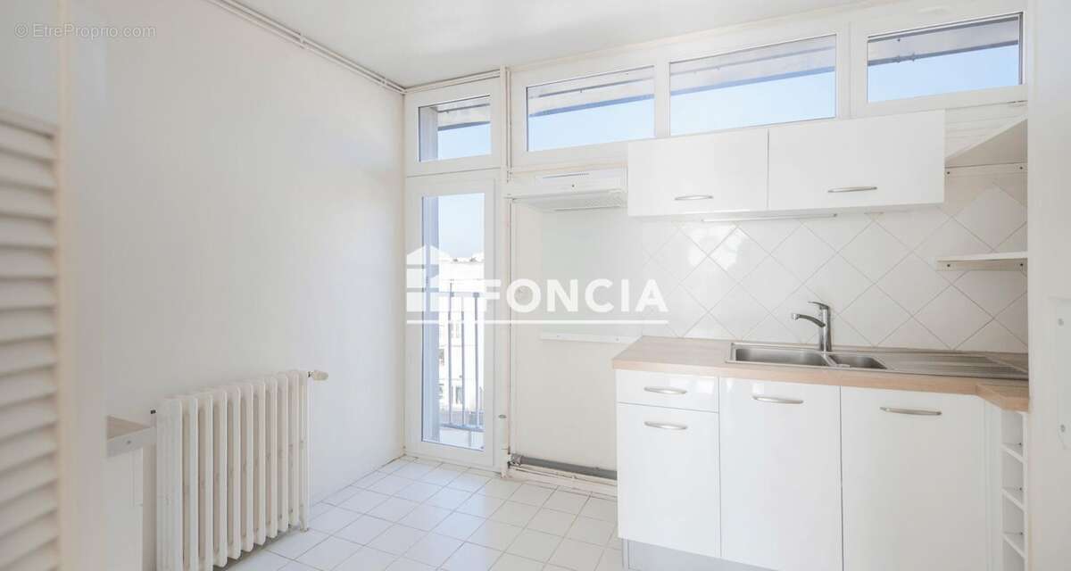 Appartement à SAINT-JEAN-DE-LA-RUELLE