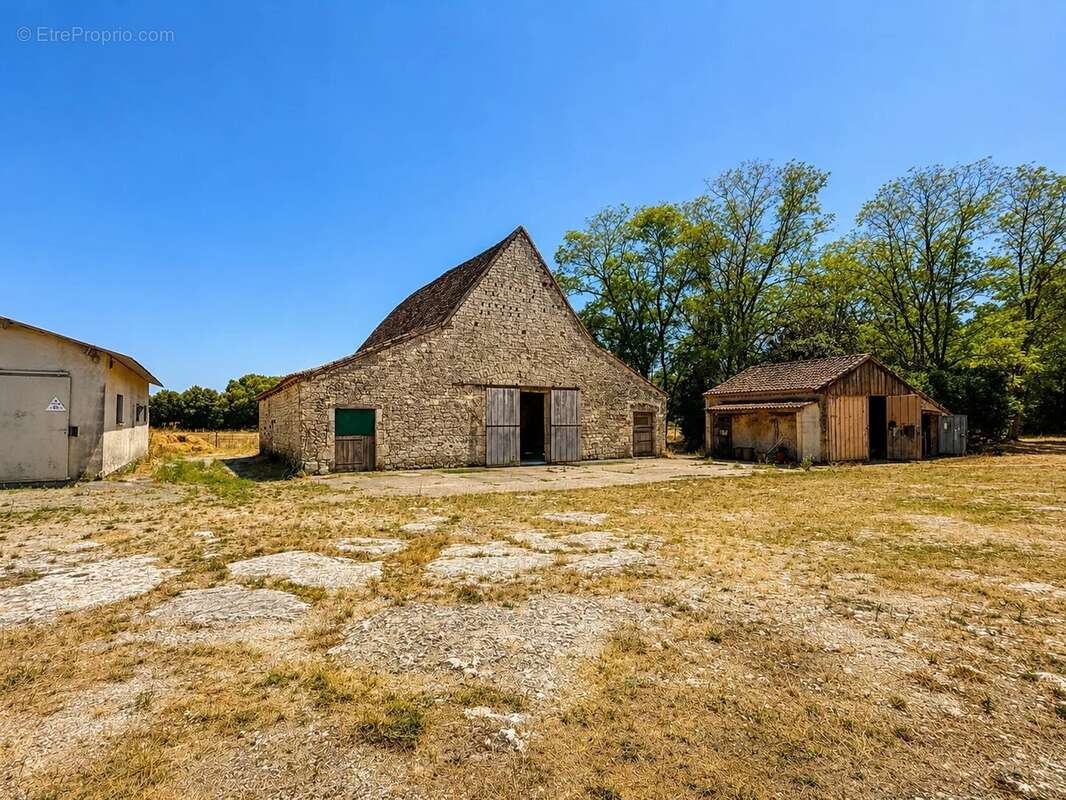 Propriété de caractère en pierres – Domaine équestre sur près de 6 hectares - photo 22
