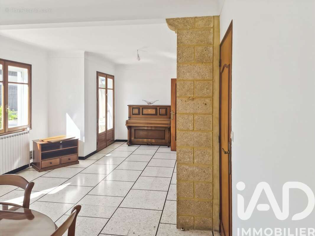 Photo 3 - Maison à ROQUEMAURE