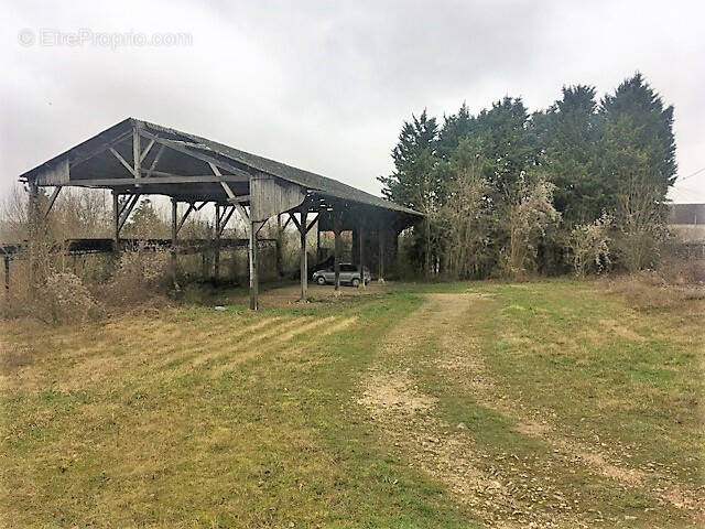 Terrain à NEUILLY-SAINT-FRONT