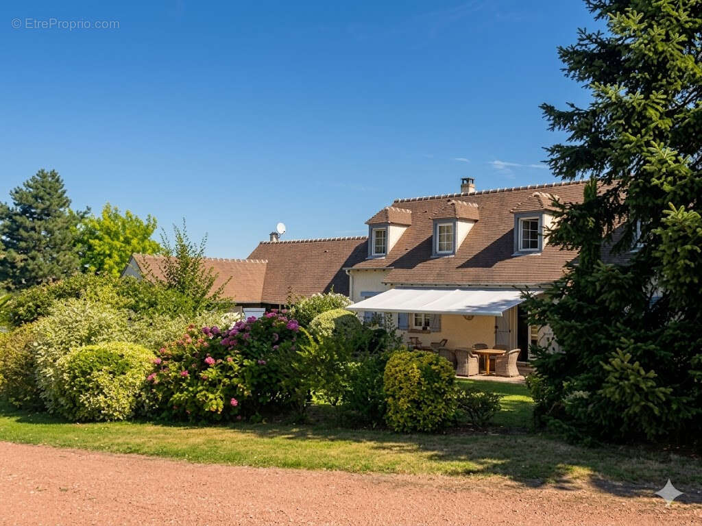 Maison à HOUDAN