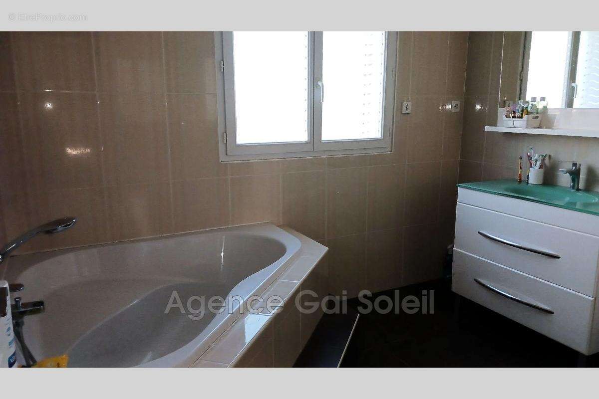 Maison à NISSAN-LEZ-ENSERUNE