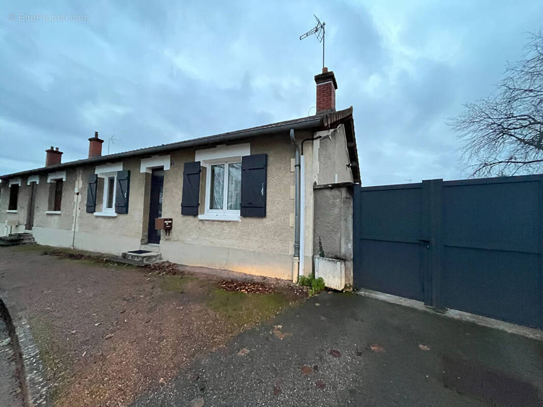 Maison à VARENNES-VAUZELLES