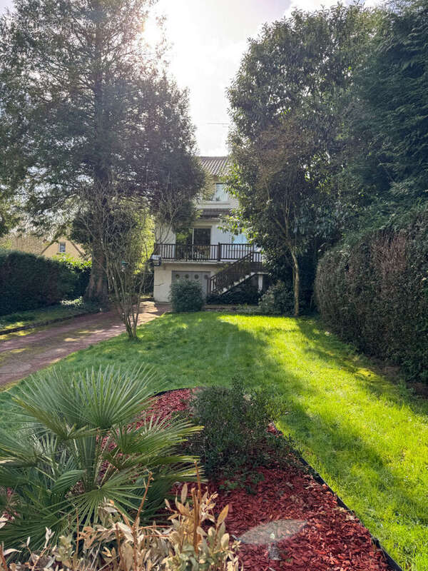 Maison à SAINT-REMY-L'HONORE