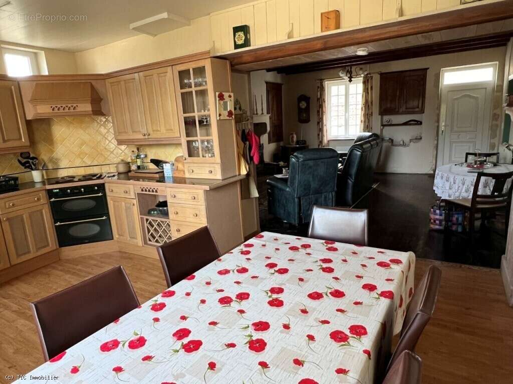 Maison à NANTEUIL-EN-VALLEE