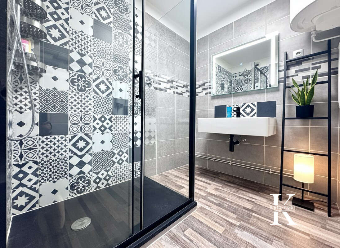 Projection IA - Appartement à MAUGUIO