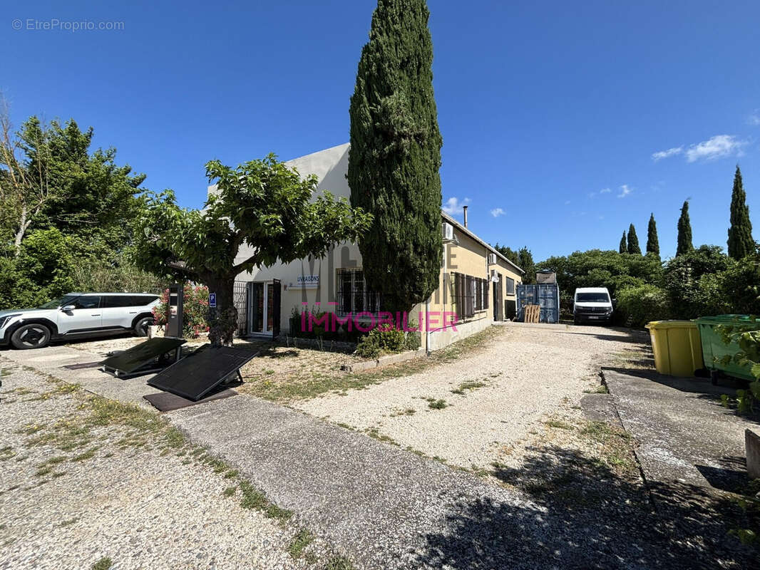 Commerce à CAUMONT-SUR-DURANCE