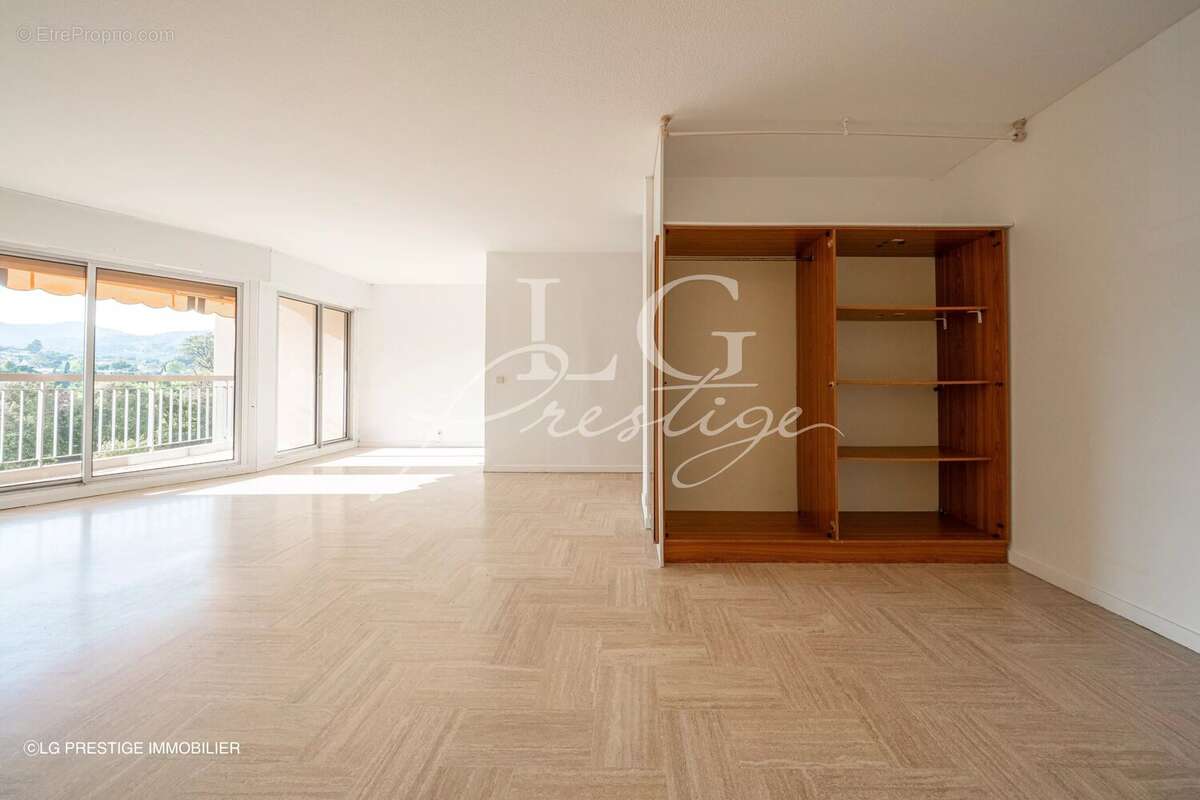 Appartement à MANDELIEU-LA-NAPOULE