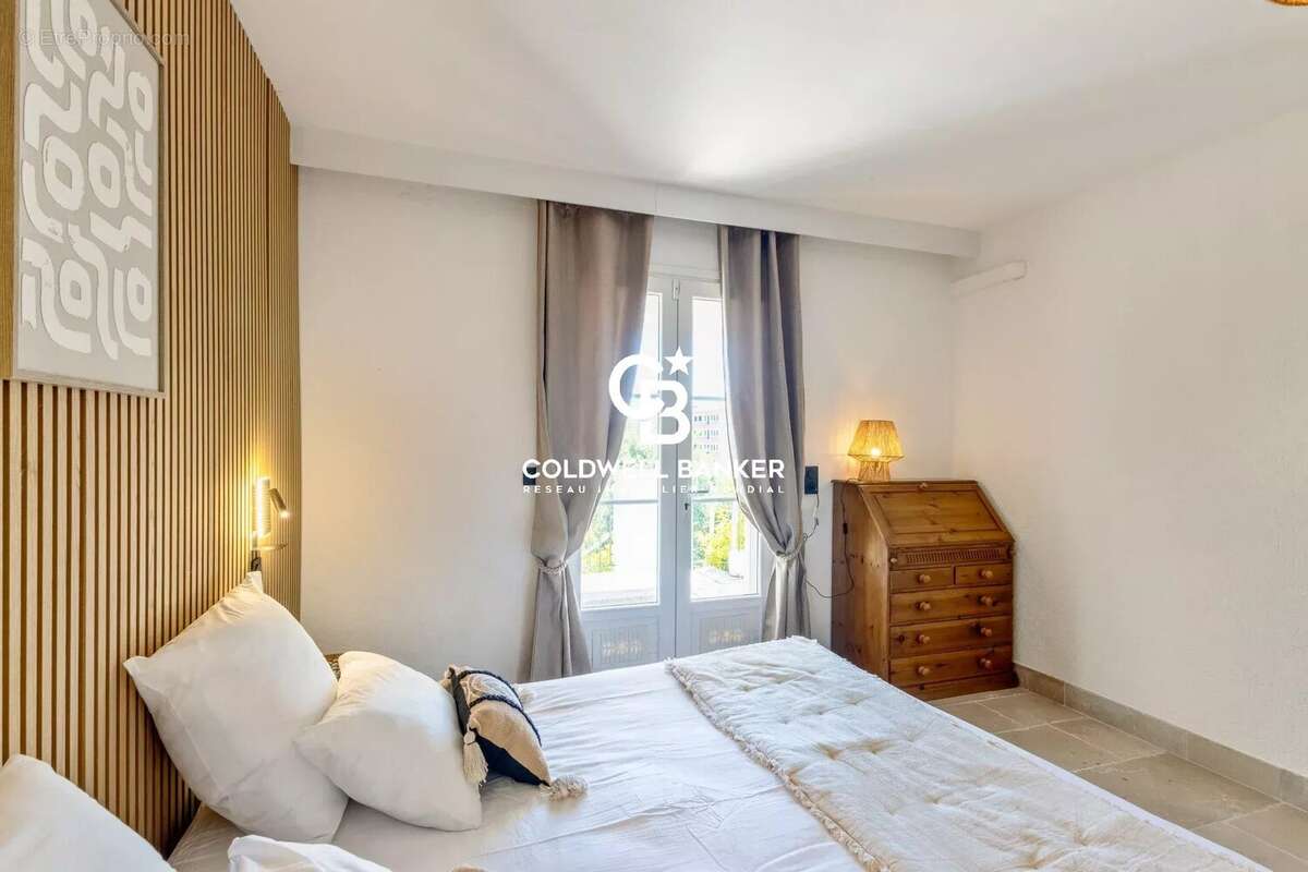 Située dans un domaine privé et sécurisé d’Agay à Saint-Raphaël, opportunité d’investissement rare sur la Côte d’Azur, alliant e - photo 34