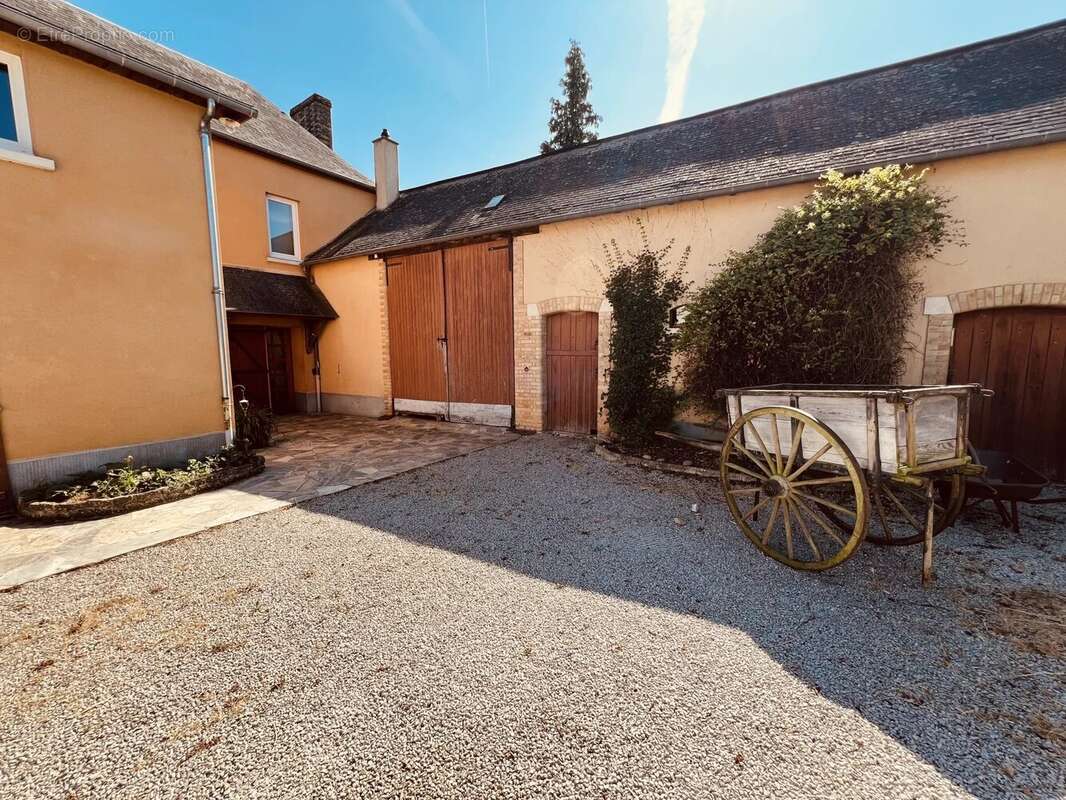 Maison à MONCE-EN-BELIN