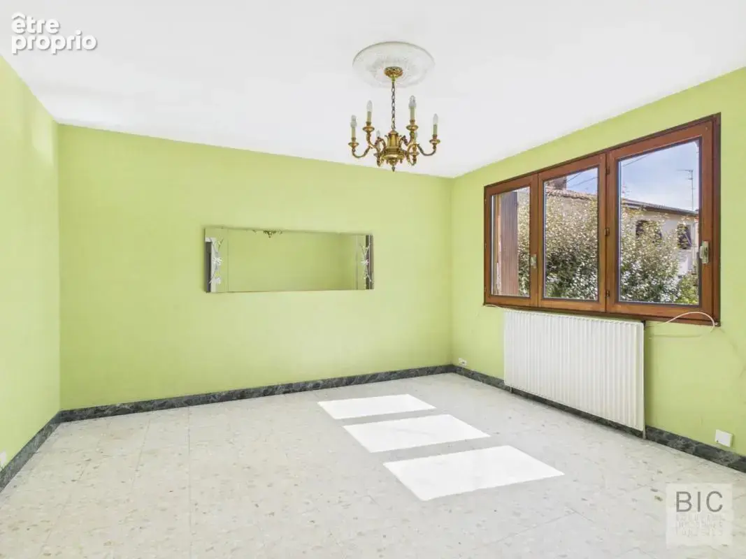 A vendre maison à rafraîchir avec garage, véranda et jardin - photo 2