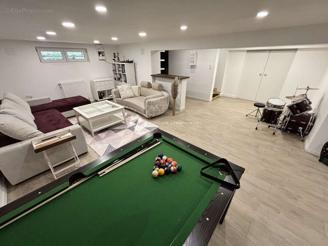 Maison 285 m² à Neuville-De-Poitou  - photo 9
