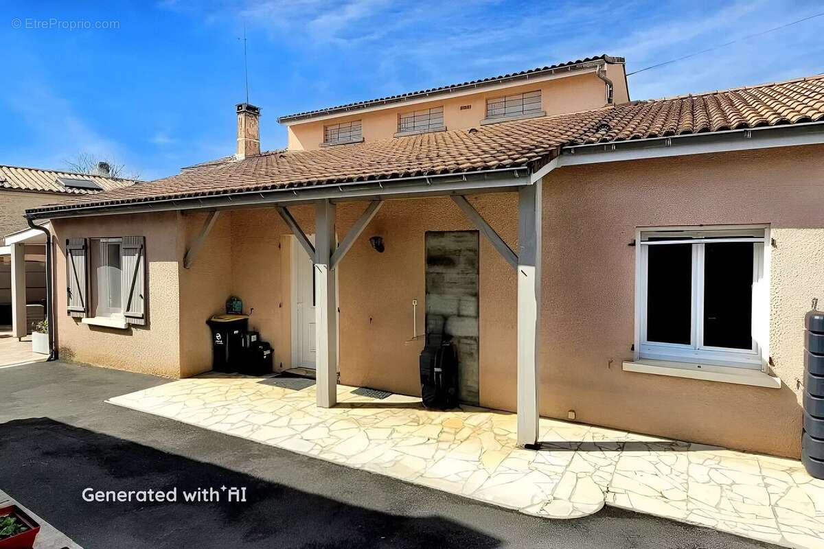 Maison à SAINT-MARTIN-LACAUSSADE