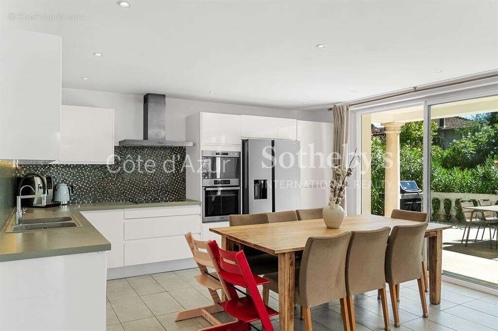 Maison à LA ROQUETTE-SUR-SIAGNE