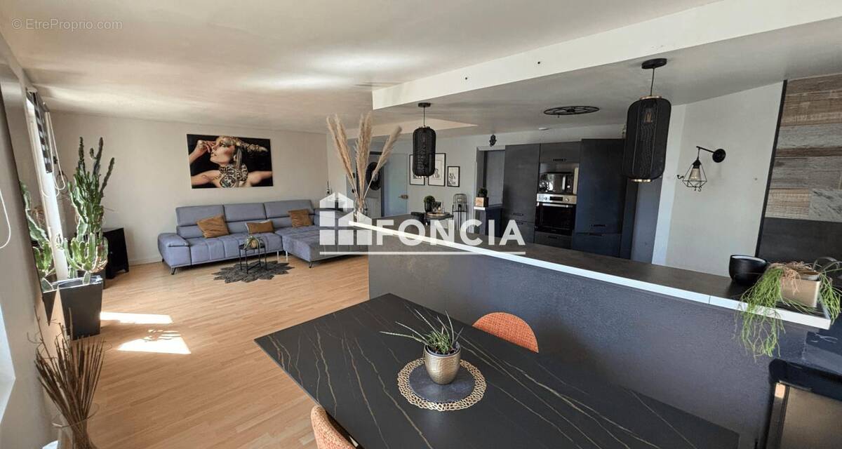 Appartement à LAROQUE-DES-ARCS